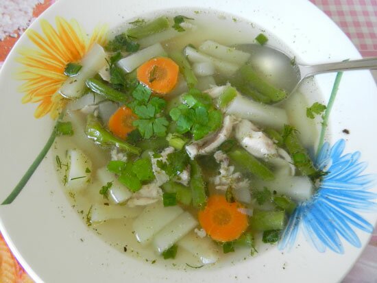 Куриный суп с овощами и зеленью